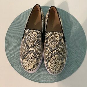 Vionic Women's Cream and Black Snakeskin Printed Slip-On Shoes